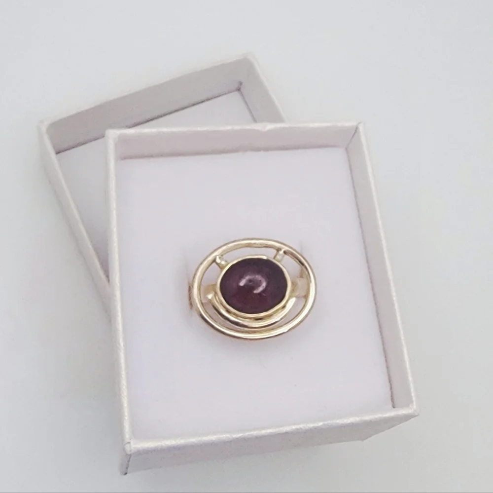 Sterling Silver And Red Garnet Stone Ring Size 7-1/4